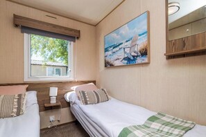 3 bedrooms, iron/ironing board, free WiFi, bed sheets - Coastal Caravan Family Escape Near Edinburgh at Seton Sands (Port Seton)