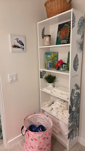 Interior - Hibiscus House - Relaxing Tropical Getaway with Pool (Fort Myers)