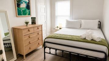 Iron/ironing board, WiFi, bed sheets