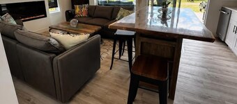 Lakefront Cottage,Hot Tub, Kayaks,Paddle Boards–ATV & Snowmobile Trails,Sleeps 6