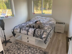 Room - Lakefront Cottage,Hot Tub, Kayaks,Paddle Boards–ATV & Snowmobile Trails,Sleeps 6 (Lac la Hache)