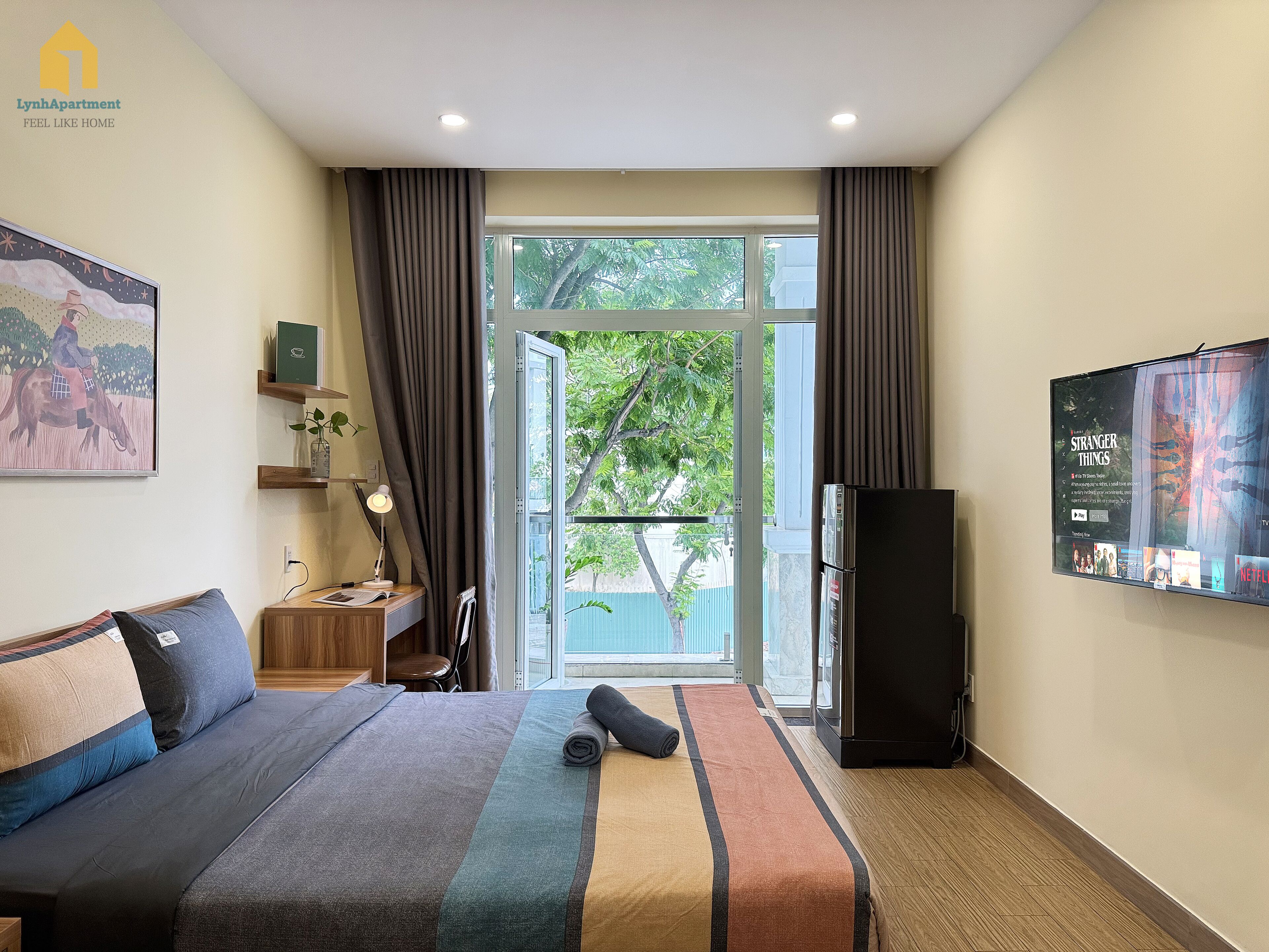 Căn hộ Superior, 1 phòng ngủ, ban công, quang cảnh công viên | Trang trí khác biệt, trang bị nội thất với thiết kế riêng biệt, bàn 
