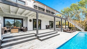 A heated pool - Contemporary Shinnecock Hills Estate: Saltwater Heated Pool, Perfect Escape... (Southampton)