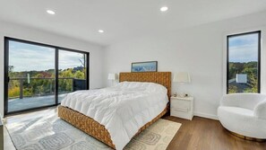 Internet, bed sheets - Contemporary Shinnecock Hills Estate: Saltwater Heated Pool, Perfect Escape... (Southampton)