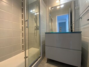 Bathroom - Cap sur le Grau : T3 confortable à 200 m de la plage au Grau-du-Roi (Le Grau-du-Roi)