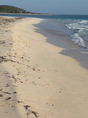 Beach - Compact, luxuriously furnished studio with AC, Wifi, Smart TV, in Duncan Bay (Duncans)
