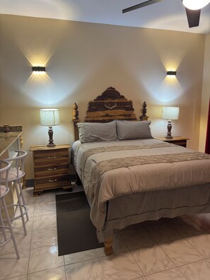 Iron/ironing board, Internet, bed sheets - Compact, luxuriously furnished studio with AC, Wifi, Smart TV, in Duncan Bay (Duncans)