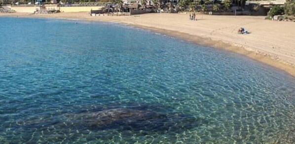 A beach with clear water, a sandy shore, and a few people. - Les Issambres -Charming Provencal Apartment with Swimming Pool and Close to the Beach (Roquebrune-sur-Argens)
