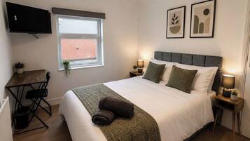 Iron/ironing board, Internet, bed sheets