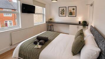 Iron/ironing board, internet, bed sheets