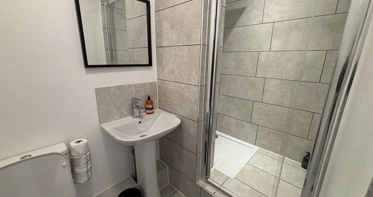 Hair dryer, towels