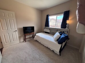 Iron/ironing board, internet, bed sheets