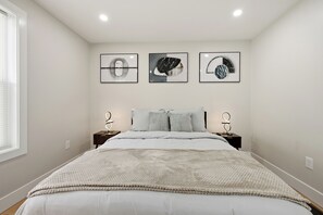 3 bedrooms, iron/ironing board, WiFi, bed sheets - Five75 Lux Prov PC - Suite 1 (Providence)
