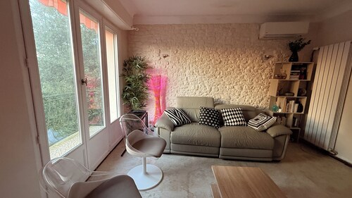 Peaceful family cocoon, garden and private parking