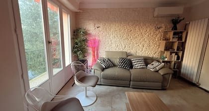 Peaceful family cocoon, garden and private parking