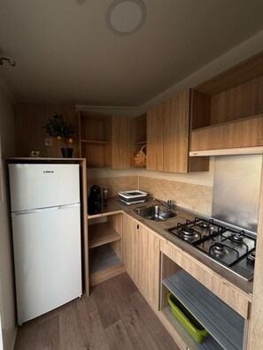 Private kitchen - Modular Refuge - between the pine forest and the sea (Maceda)