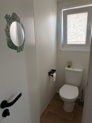 Bathroom - Modular Refuge - between the pine forest and the sea (Maceda)