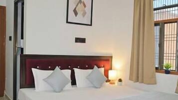 In-room safe, desk, laptop workspace, free WiFi