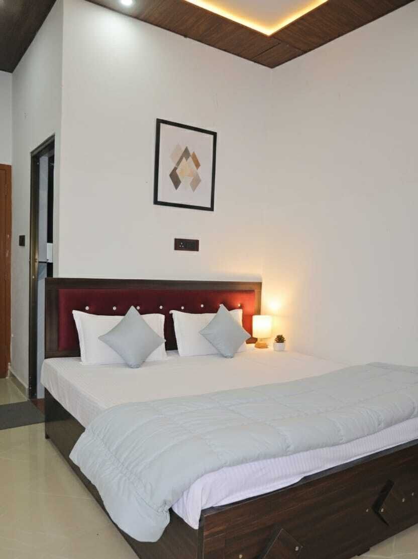 In-room safe, desk, laptop workspace, free WiFi