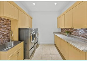 Interior - Spacious 5BR Home on 1 Acre with Koi Pond, Pool Table Near Tampa & I-4 (Seffner)