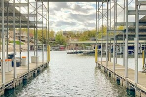 Marina - Clear View Condo 2-bed/bath condo Lake Ozark with 2 pools/tennis/gym/boat slip (Lake Ozark)