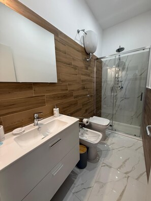 Bathroom - Vrbo Property (Capaccio Paestum)