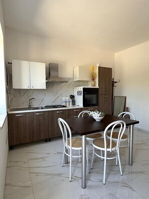 Private kitchen - Vrbo Property (Capaccio Paestum)