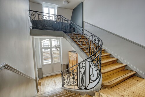 In the heart of downtown Saint-Quentin -7 sleeps- 3 bedrooms -150 m2