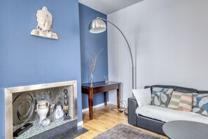 Living area - Vrbo Property (Saint-Quentin)