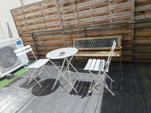 Outdoor dining - In the heart of downtown Saint-Quentin -7 sleeps- 3 bedrooms -150 m2 (Saint-Quentin)