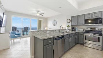 Condo, Multiple Beds (Vantage Vues) | Private kitchen