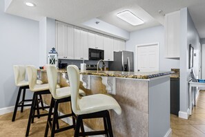 Private kitchen - 🌊 A Beach Escape | Gulf Front Navarre | Floor-to-Ceiling Views + Beach Access (Navarre)