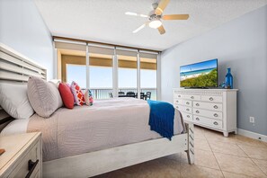 Room - 🌊 A Beach Escape | Gulf Front Navarre | Floor-to-Ceiling Views + Beach Access (Navarre)