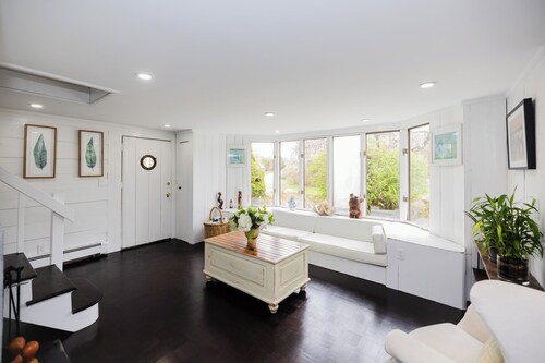 Montauk Beach House - Luxury Renovated Tudor - 5 Beds