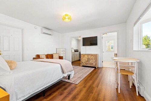 Commercial St bright & private condo w. parking