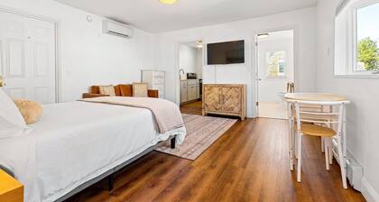 Commercial St bright & private condo w. parking