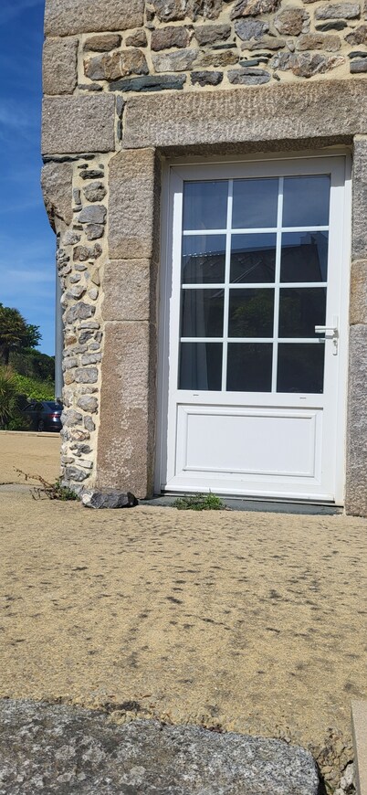 House in a farmhouse 1km from the beach.