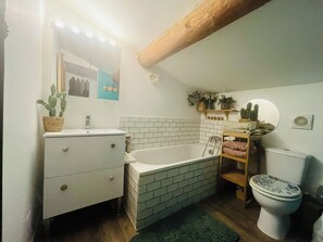Haartrockner, Handtücher, Toilettenpapier