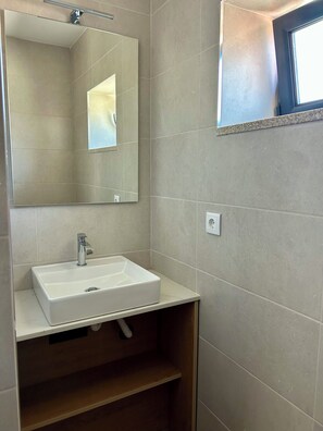 Bathroom - Vrbo Property (Porto)