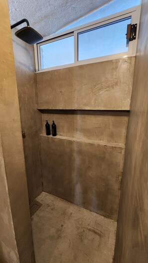 Dusche, Handtücher, Seife, Toilettenpapier