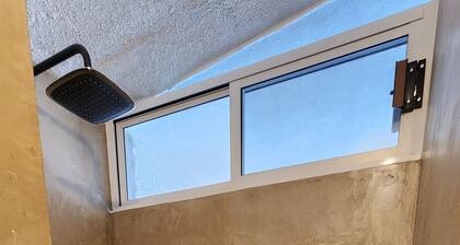 Newly Remodeled Loft - Fast WiFi - A/C - 9 Min drive to Malecon
