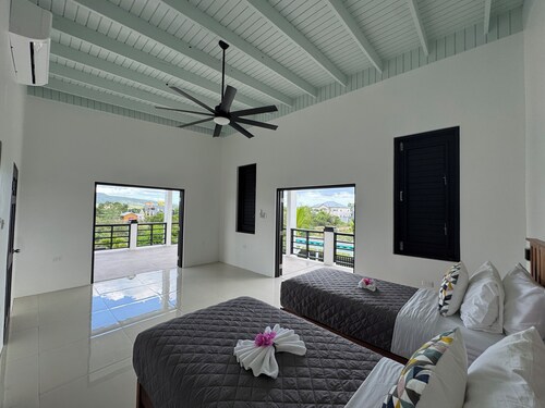 Luxury 5BR Villa with Pool & Rooftop Plunge in Treasure Beach