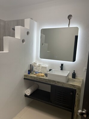 Bathroom - Luxury 5BR Villa with Pool & Rooftop Plunge in Treasure Beach (Treasure Beach)