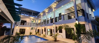 Luxury 5BR Villa with Pool & Rooftop Plunge in Treasure Beach