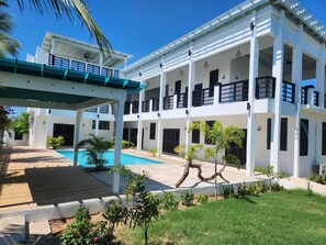 Exterior - Luxury 5BR Villa with Pool & Rooftop Plunge in Treasure Beach (Treasure Beach)