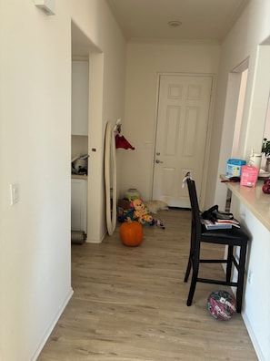Interior - Furnished 2BR/2BA in Torrey Hills - Pool, Gym, Movie Theater, 3.5mi to UCSD (San Diego)
