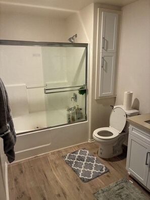 Hair dryer, towels, soap, toilet paper - Furnished 2BR/2BA in Torrey Hills - Pool, Gym, Movie Theater, 3.5mi to UCSD (San Diego)
