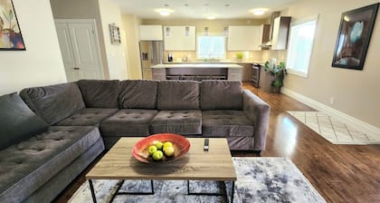 Spacious Doon Retreat | Sleeps 8 | Private Yard | Near 401