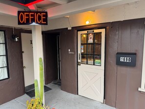 Exterior detail - Downtown Redwood City w/ onsite Japanese hibachi food truck servicing late night (Redwood City)