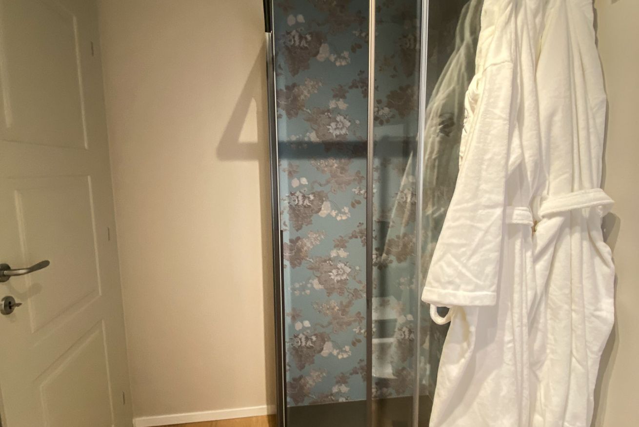 Doccia, bidet, asciugamani, carta igienica